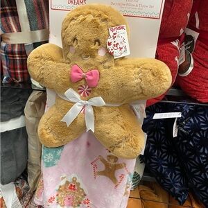 Christmas gingerbread plush and throw blanket set